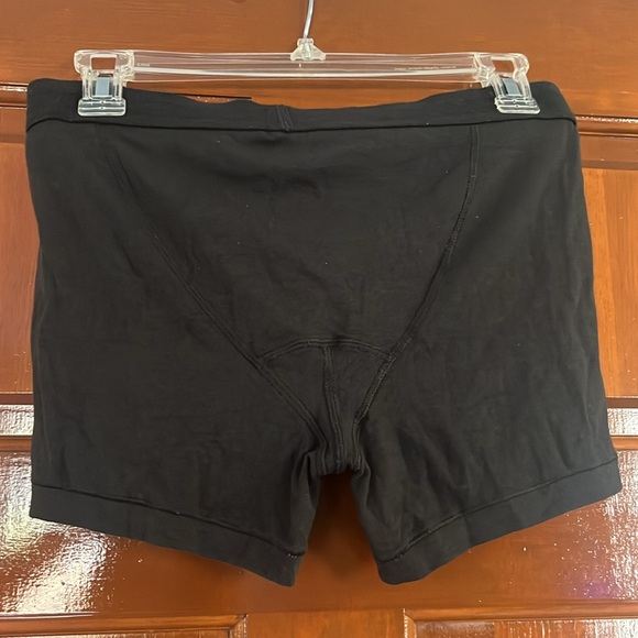 Skims Size Medium Boxers - Picture 2 of 4